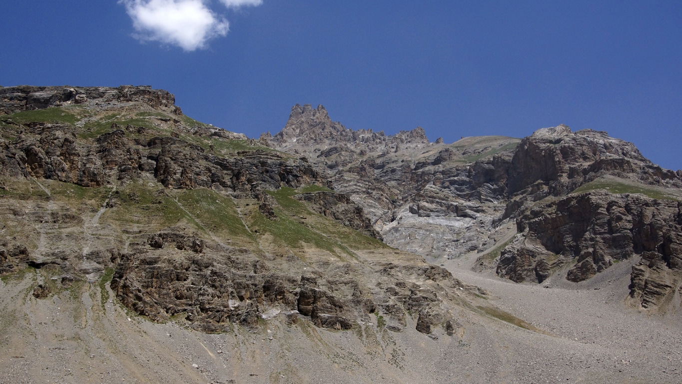 montagnes sur la route pour le Zanskar depuis Kargil