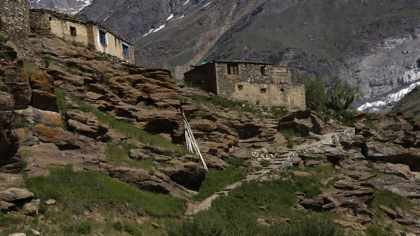 premières maisonnettes en arrivant vers Rangdum en route pour le Zanskar