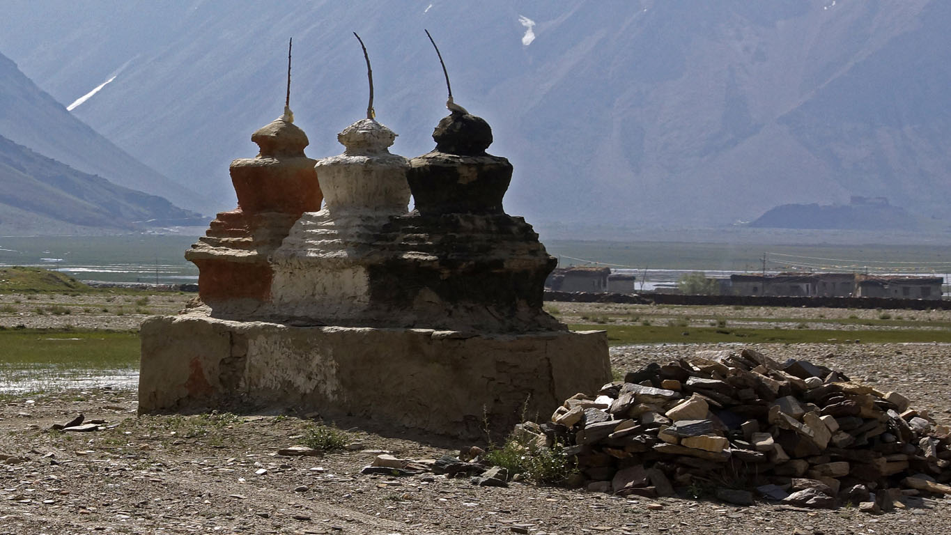 Premiers chortens en zanskar - En route pour le Zanskar