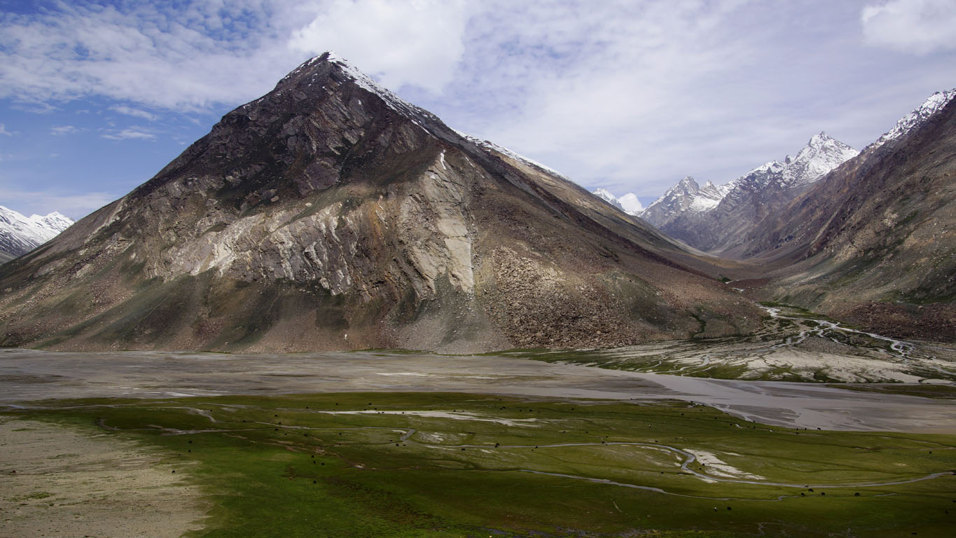 Une autre vue de ce pic pointu qui ressemble à un accent circonflexe au dessus de la vallée au zanskar