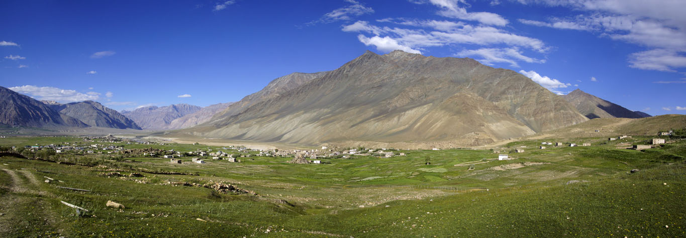 Vue panoramique de a vallée de Padum depuis le gompa de Tagrimo