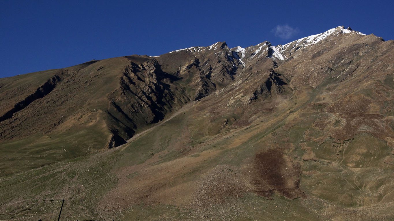 Vert, ocre, brun, le tapis montagneux Zanskar