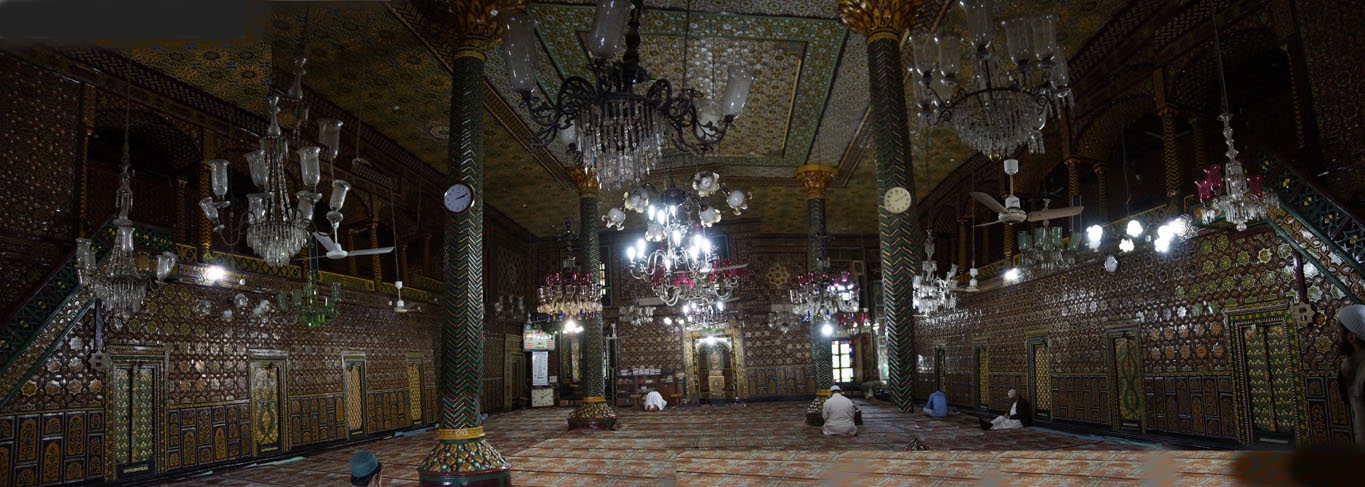 Vue panoramique de l'intérieur de la mosquée Shah E Hamdan R.H à Srinagar