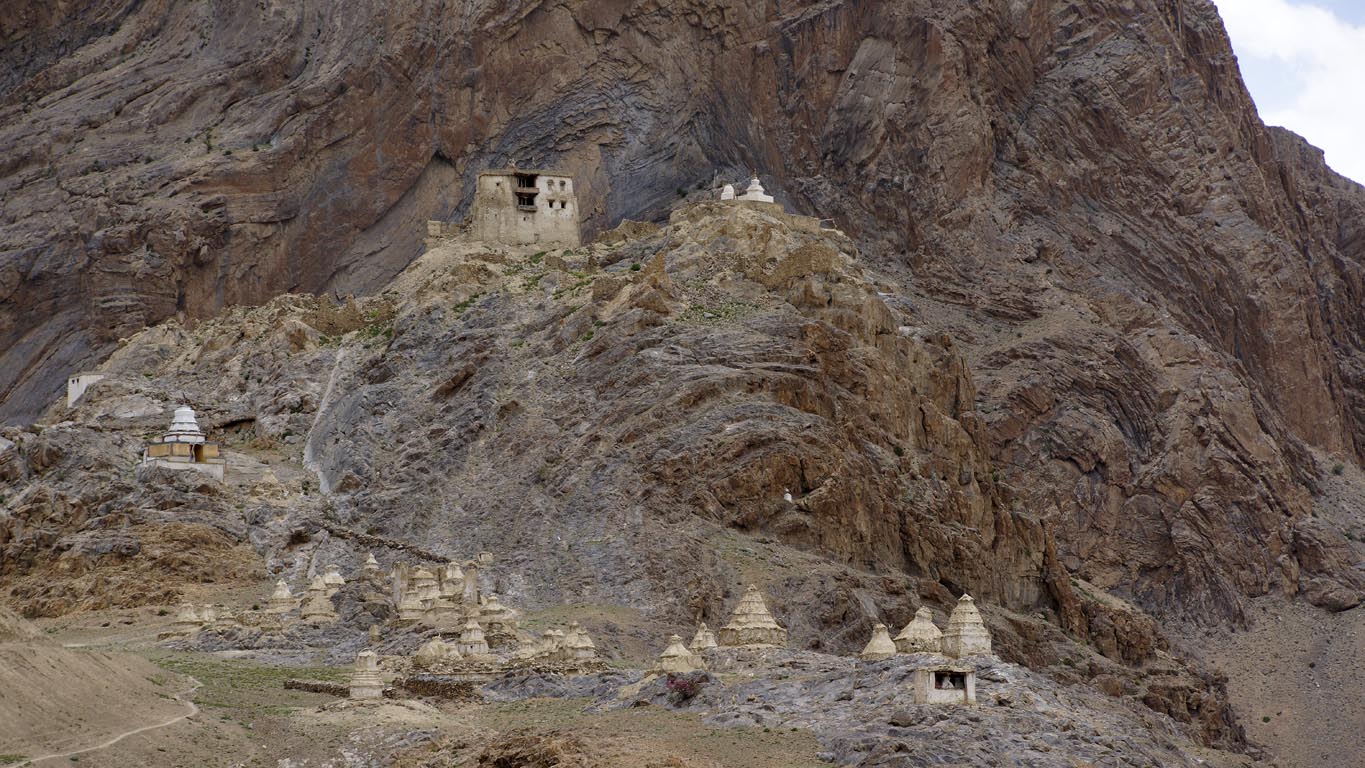 Vue d'ensemble du old palace et des chorten à Zangla Zanskar
