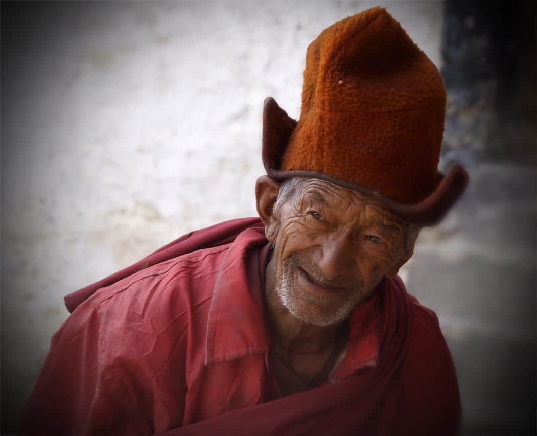 Le très beau portrait d'un vieux moine au monastère de Tongde Zanskar