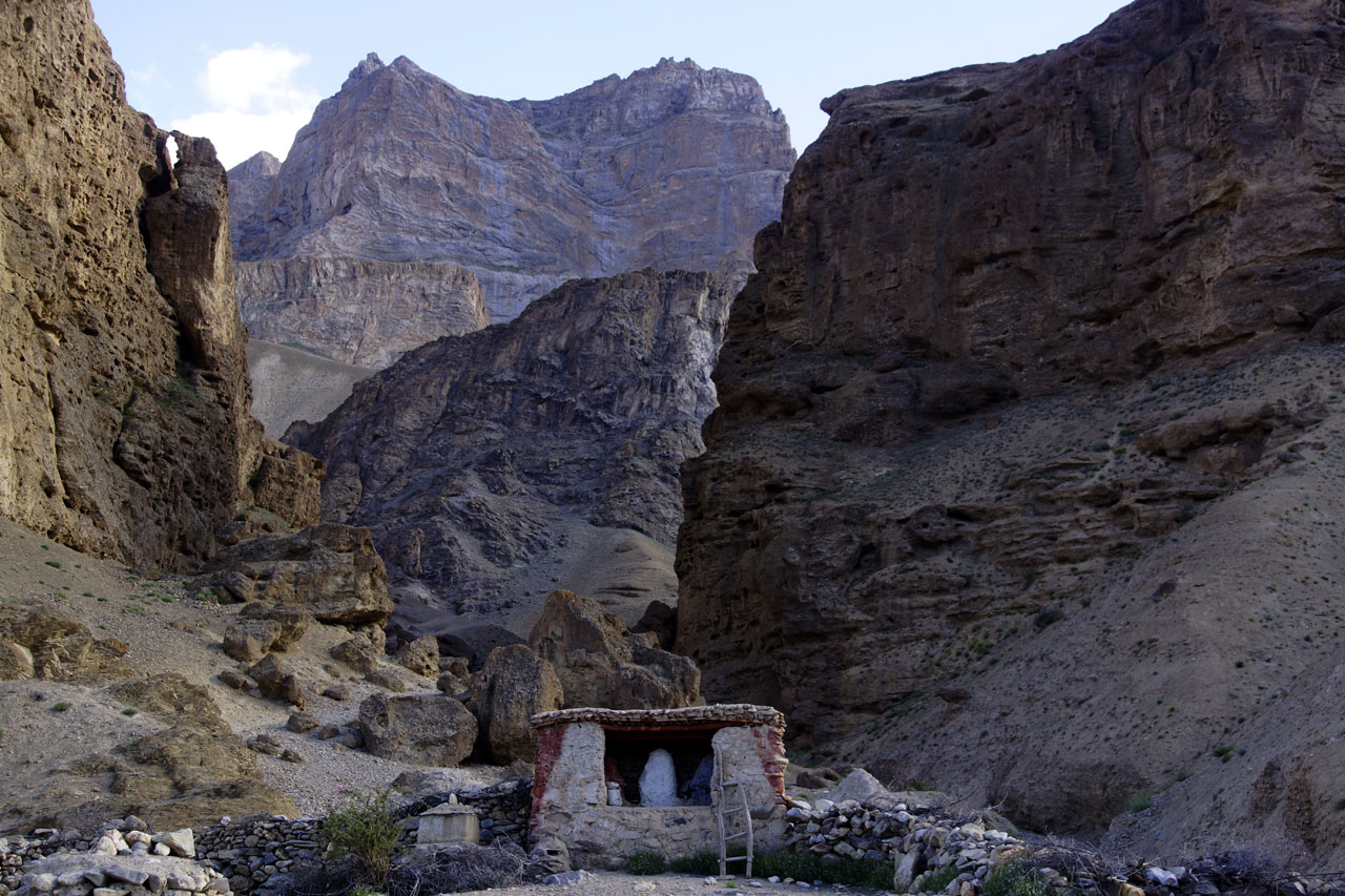 Cet ensemble de montagnes et de falaises à Mulbek au Ladakh évoque les grands canyons américains