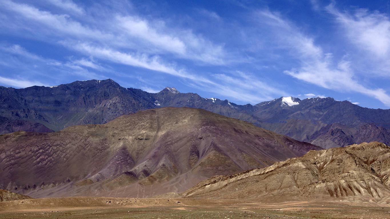 Montagne rouge entre Leh et Lamayuru Ladakh