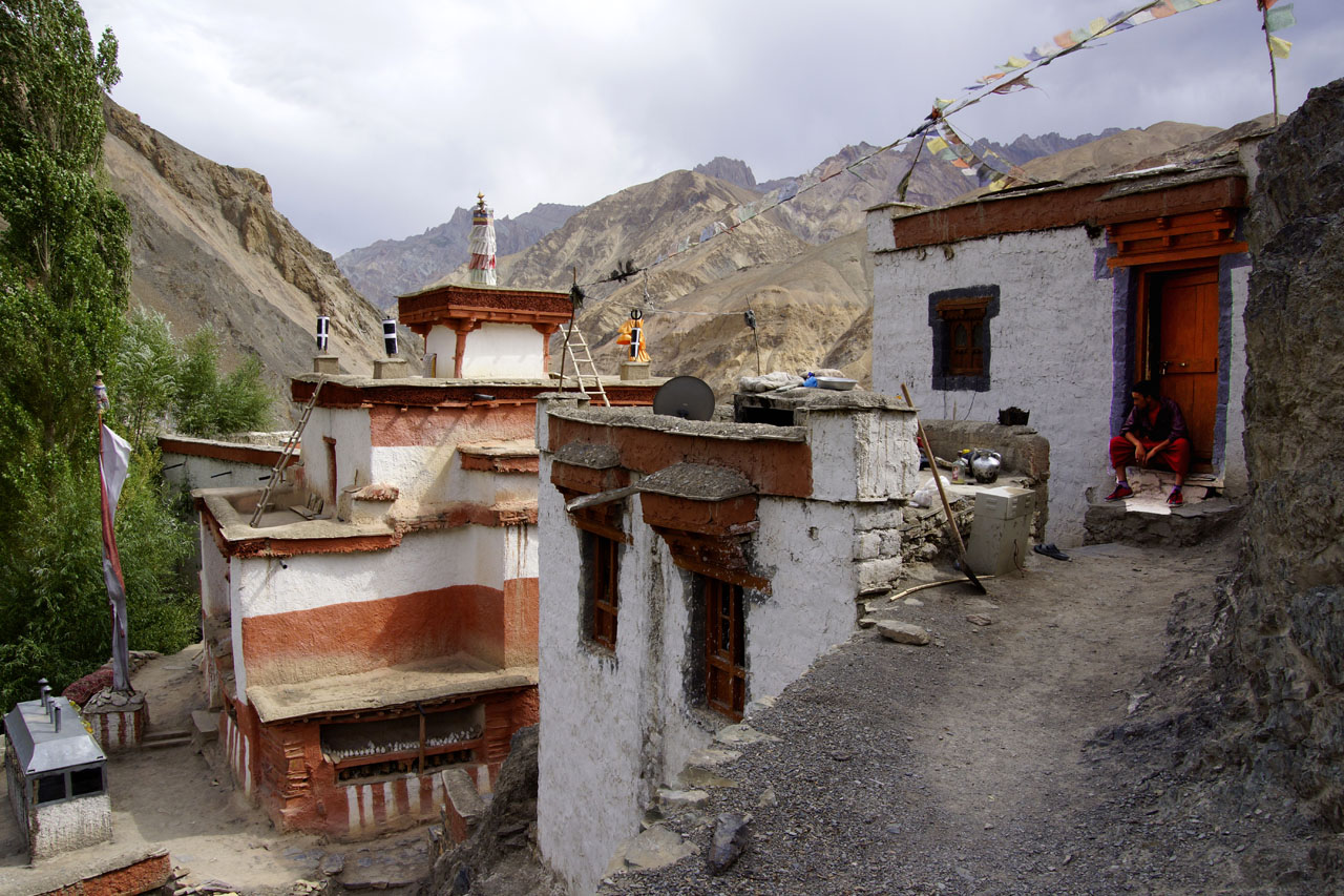 Ruelle et temple du monastère de Wanla près de Lamayuru Ladakh