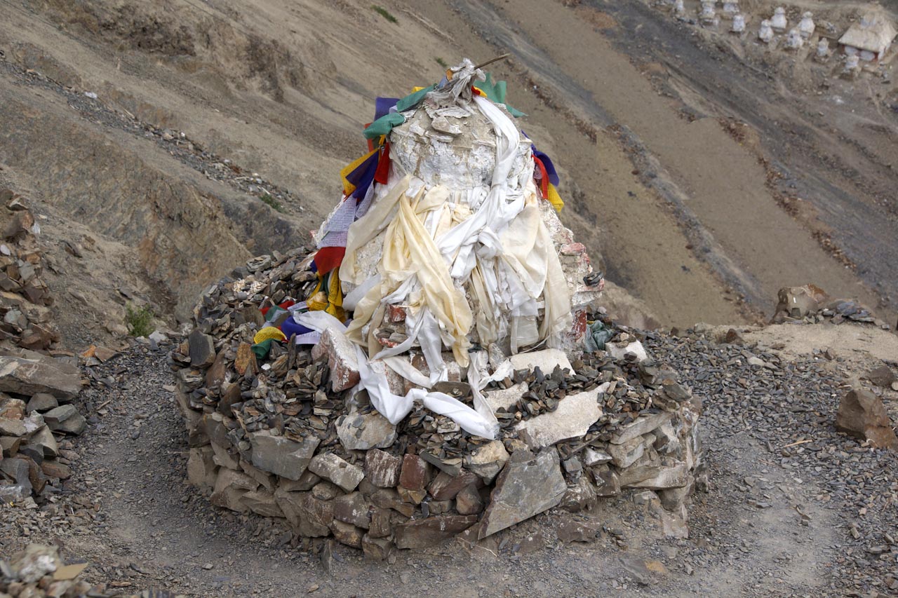 Un très vieux chorten sur le chemin montant au monastère de Tingmosgang Ladakh