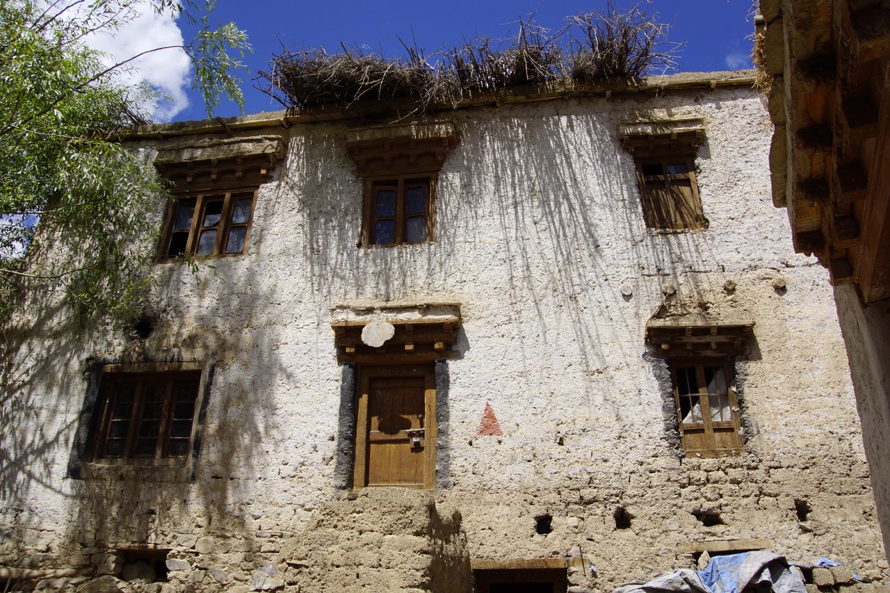 Façade d'une maison dans le village de Mang Gyu Ladakh