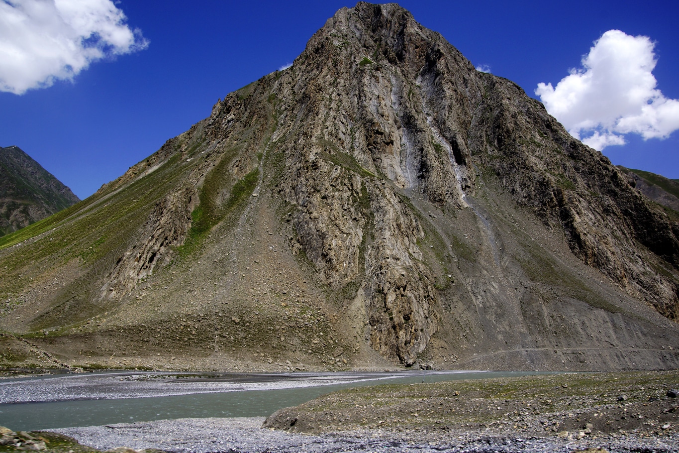 Un pic pointu vers Rangdum au Zanskar