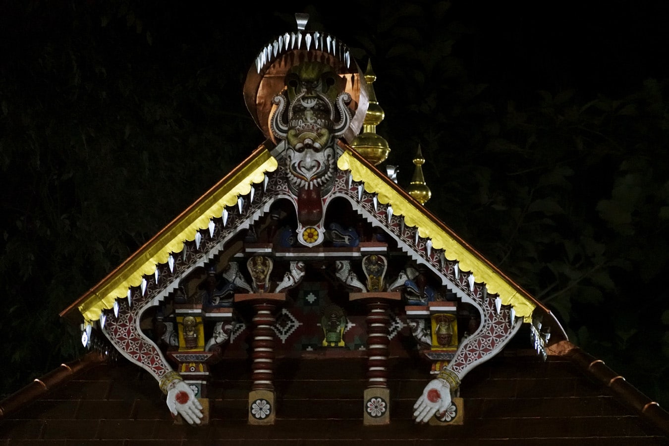 kaavu theyyam temple templion dans un kaavu