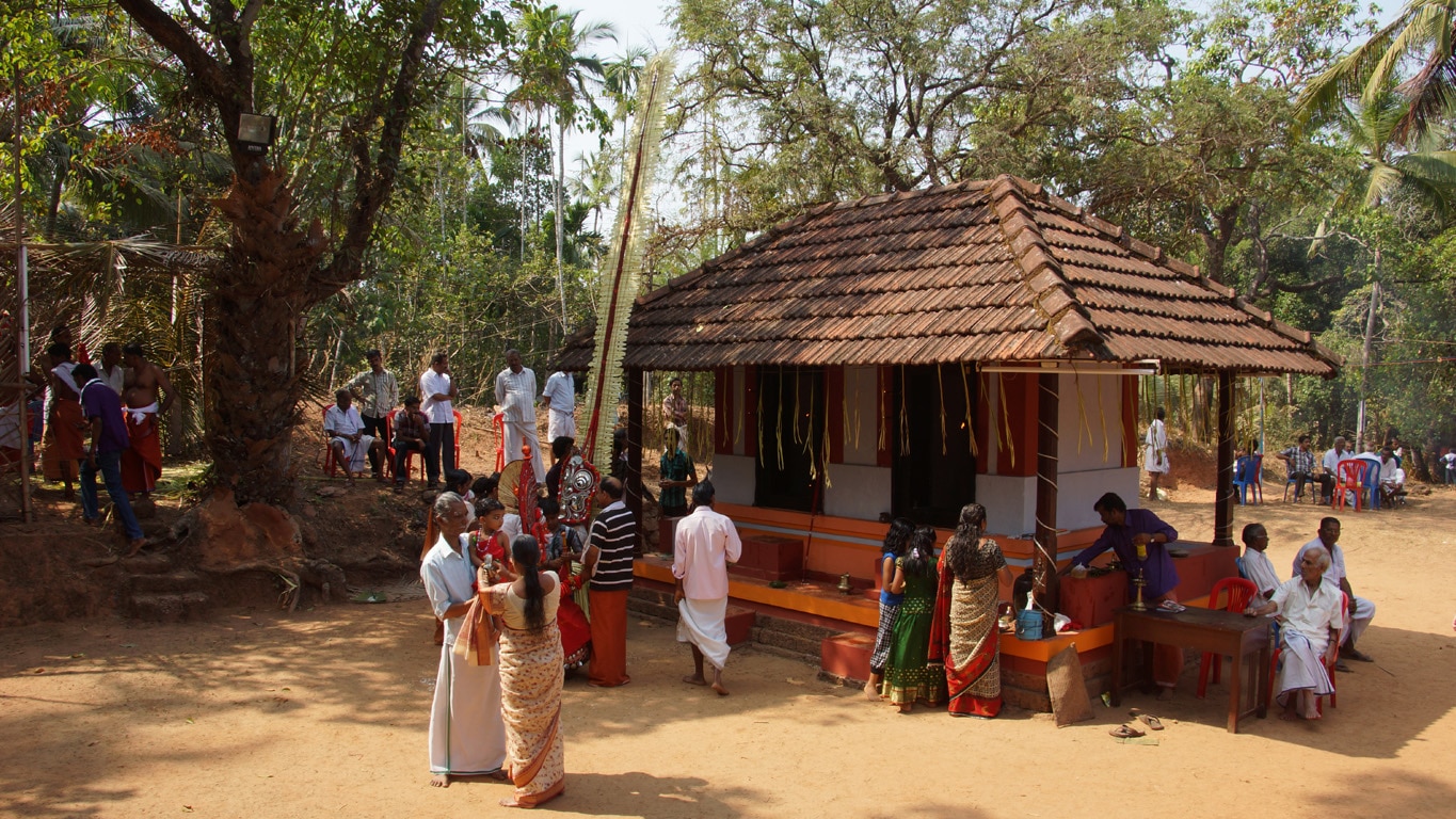 Rituel du theyyam - templion 2 chapelles chacune abritant un dieu - Kannur - Malabar