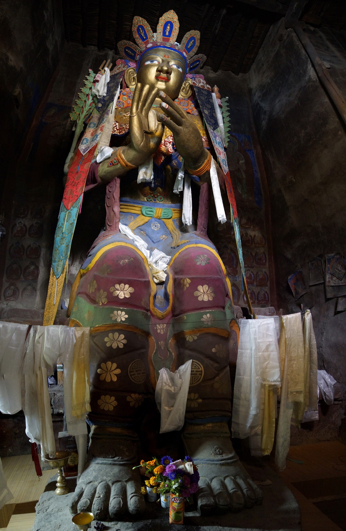 Statue monumentale du bouddha Maitreya assis, monastère de Saspol Ladakh