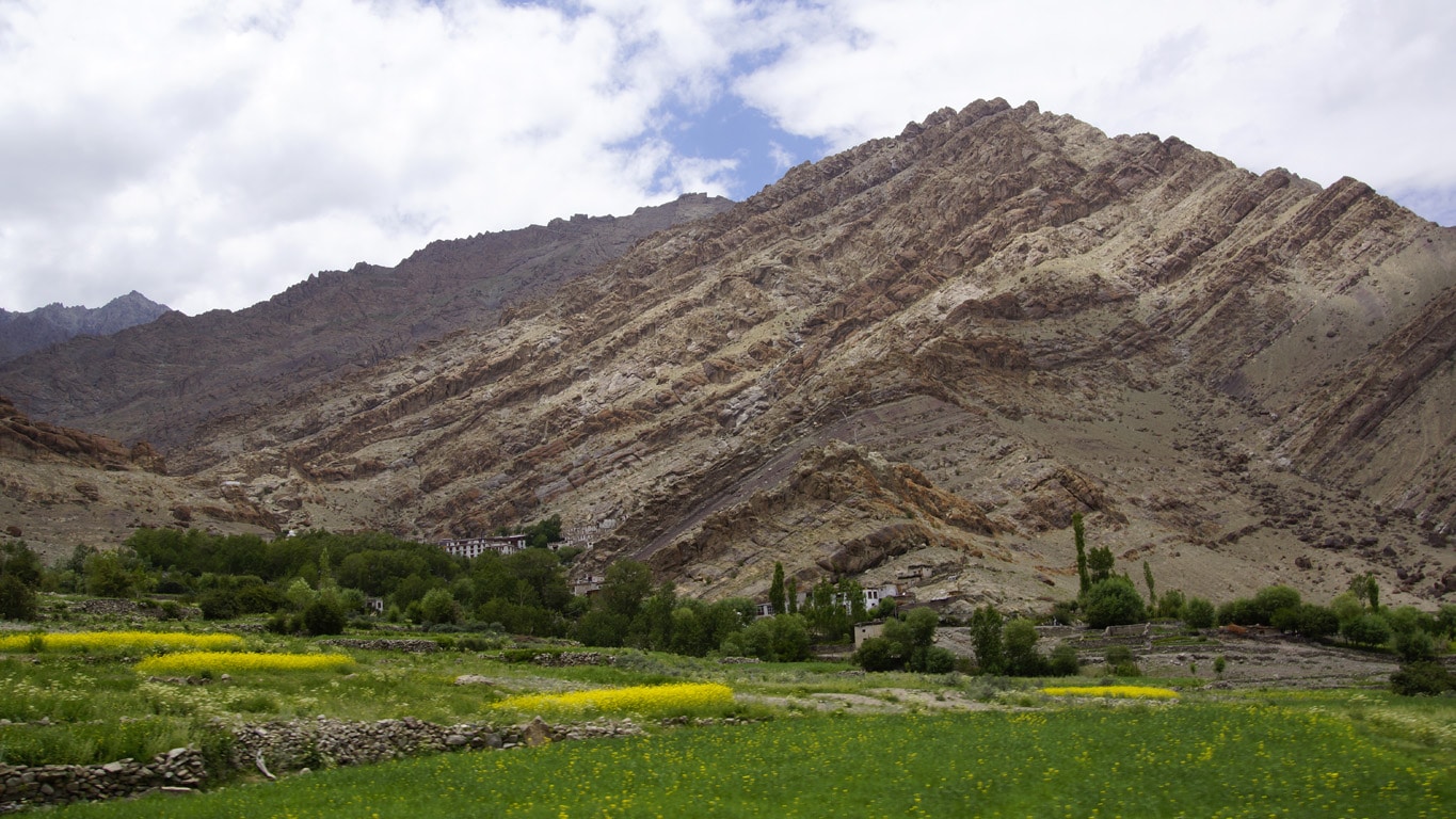 montagne rocheuse près de Hemis gompa Ladakh
