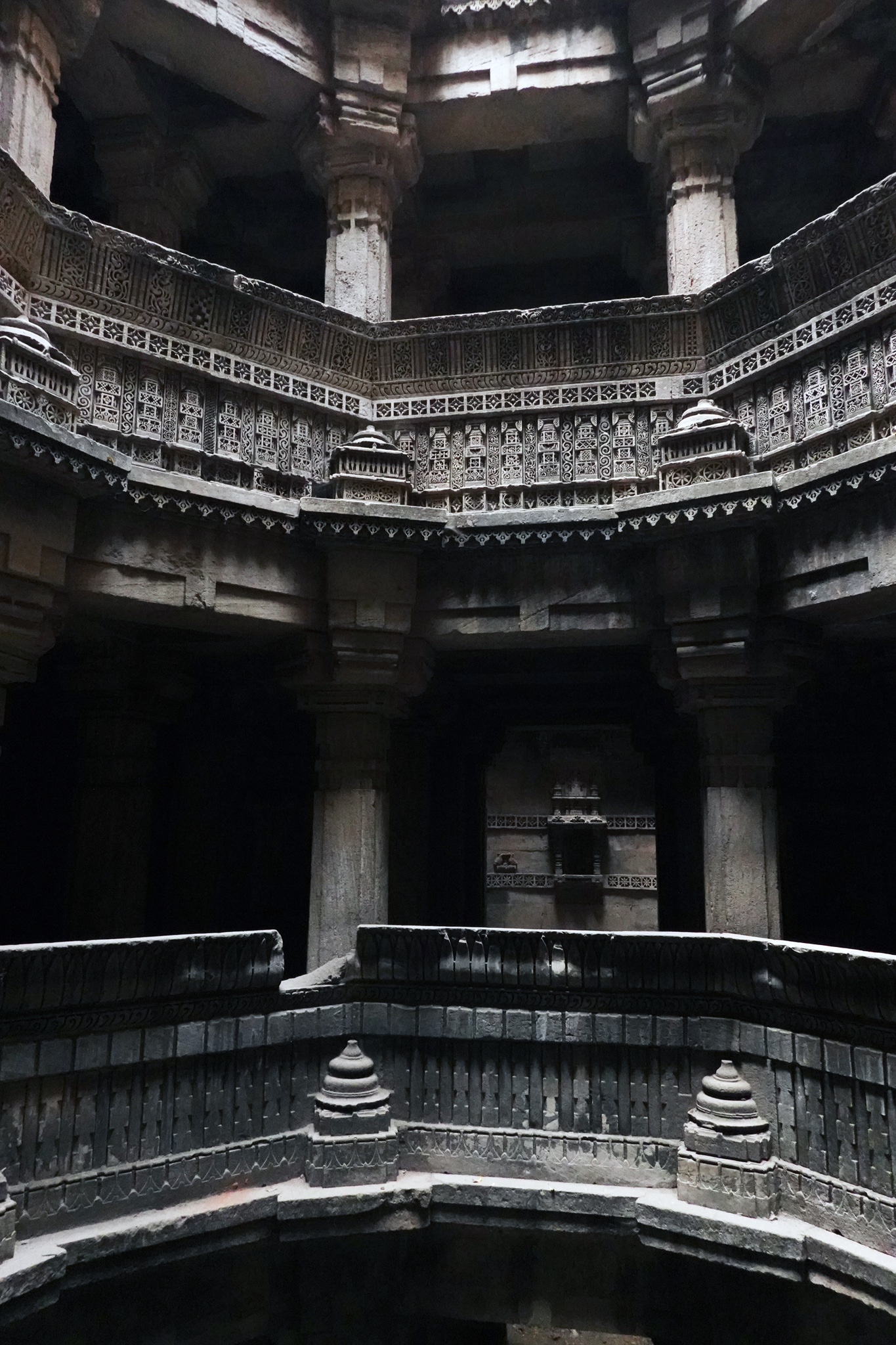 Mes voyages en Inde : deux galeries en balcon du puits, baori, Dada Hari Nivav Ahmedabad Gujarat